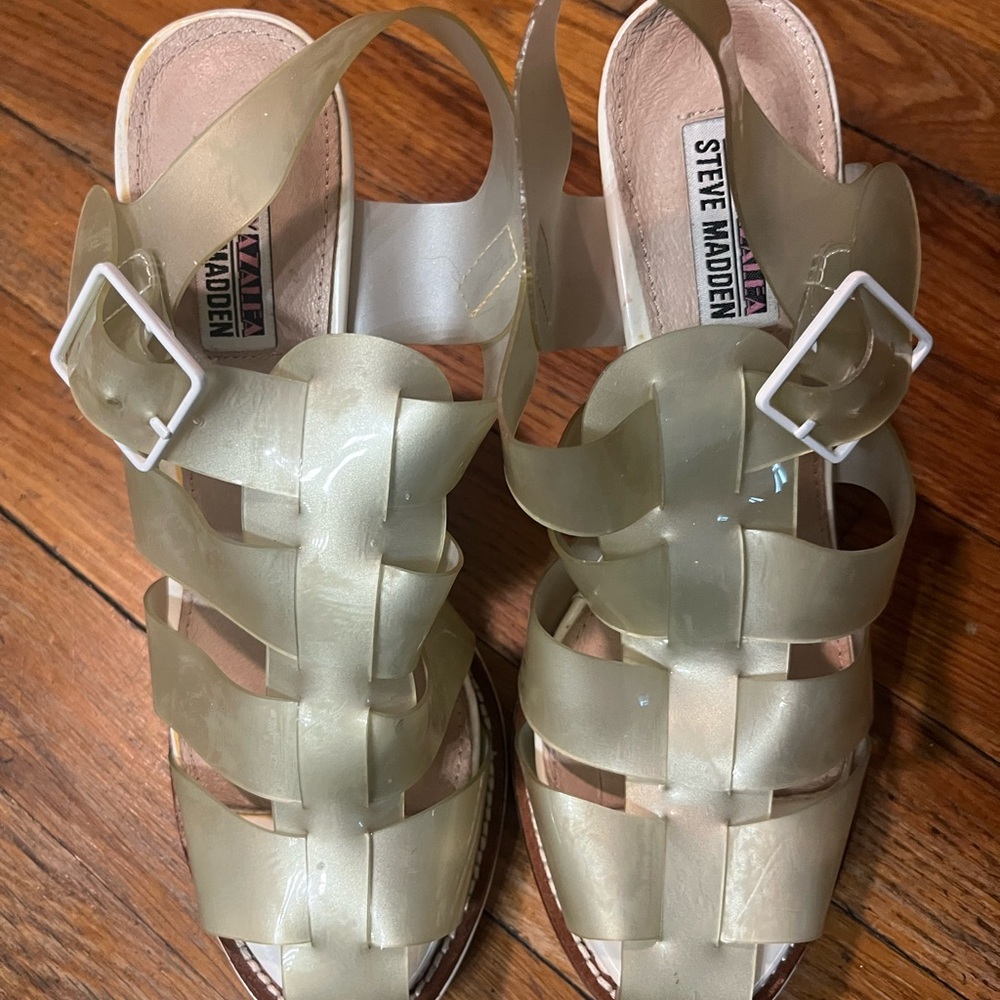 Steve Madden fun Jelly buckle up shoe. Size 7.5, clear color